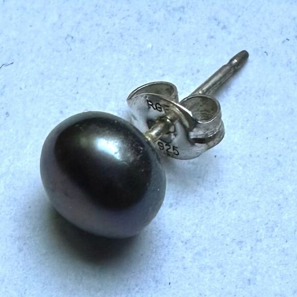Elegant Gray Black Freshwater Pearl Stud RGF Sterling Silver Earrings - Picture 11 of 11